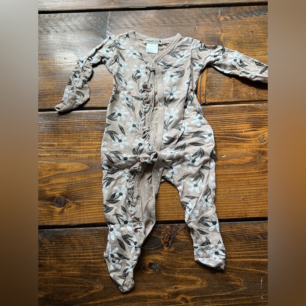 Spearmint Love Clay Floral Sleeper